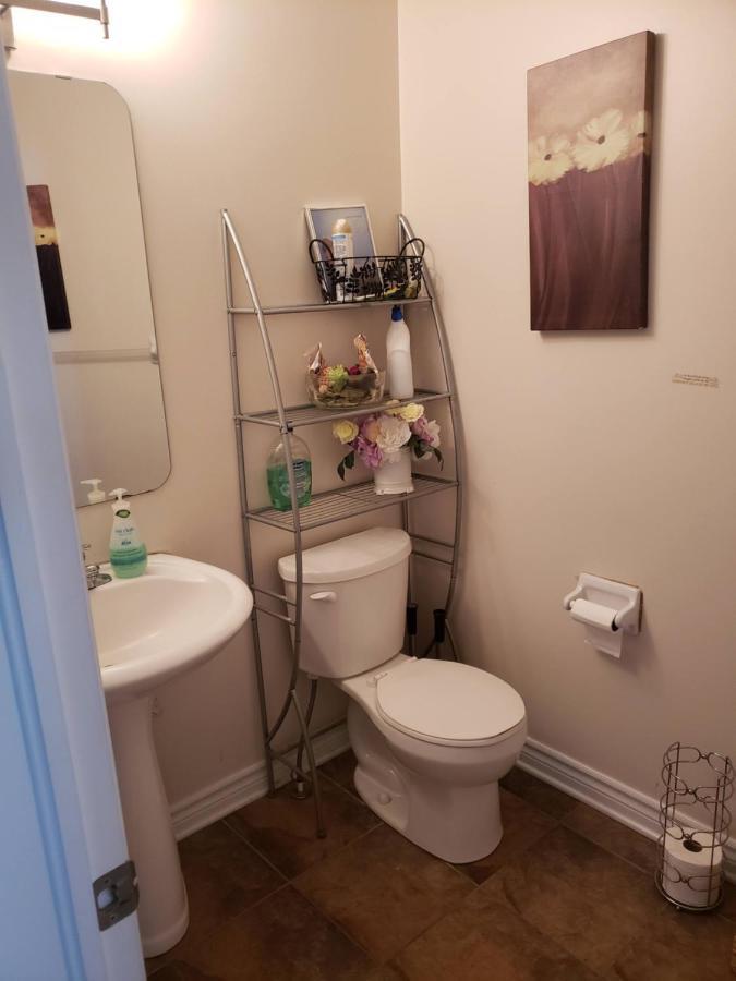 Lovely Guest Entire Apartment Minutes From Ottawa Airport Buitenkant foto