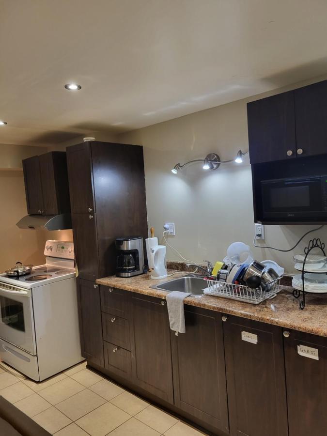 Lovely Guest Entire Apartment Minutes From Ottawa Airport Buitenkant foto