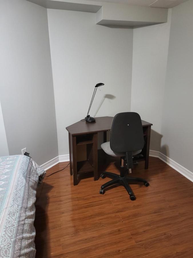 Lovely Guest Entire Apartment Minutes From Ottawa Airport Buitenkant foto