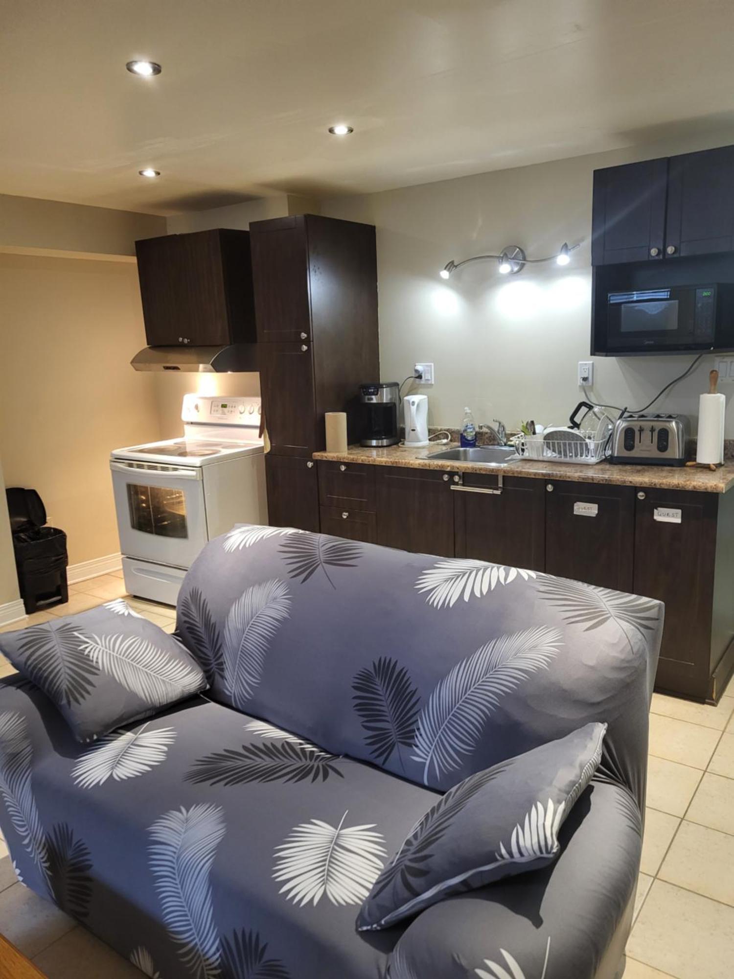 Lovely Guest Entire Apartment Minutes From Ottawa Airport Buitenkant foto